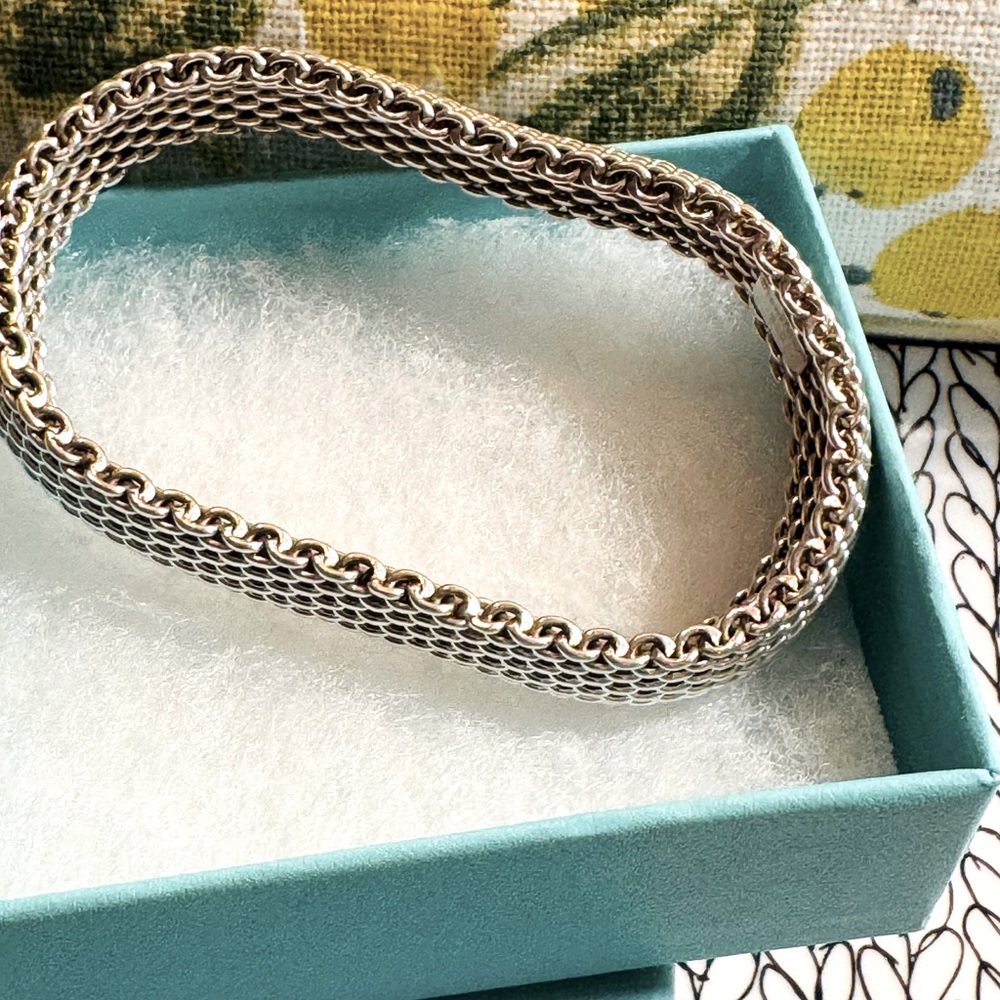 Tiffany Somerset™ bangle in sterling silver, large, wide.